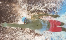 九游中国-赛道与绿茵场，马德里的双重心跳