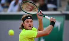 九游娱乐首页-状态低迷！球队主将受伤，连战连败的简单介绍