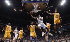 九游体育直播-赛道上的控卫，当保罗在F1揭幕战接管比赛，马刺式全面压制如何跨界演绎？