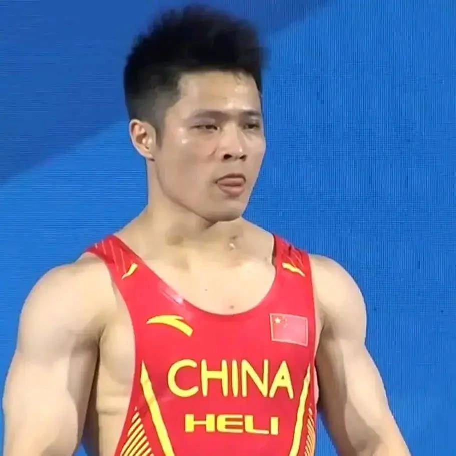 俄罗斯男子举重选手斩获金牌,实力高调跻身领先 俄罗斯男子举重选手斩获金牌,实力高调跻身领先