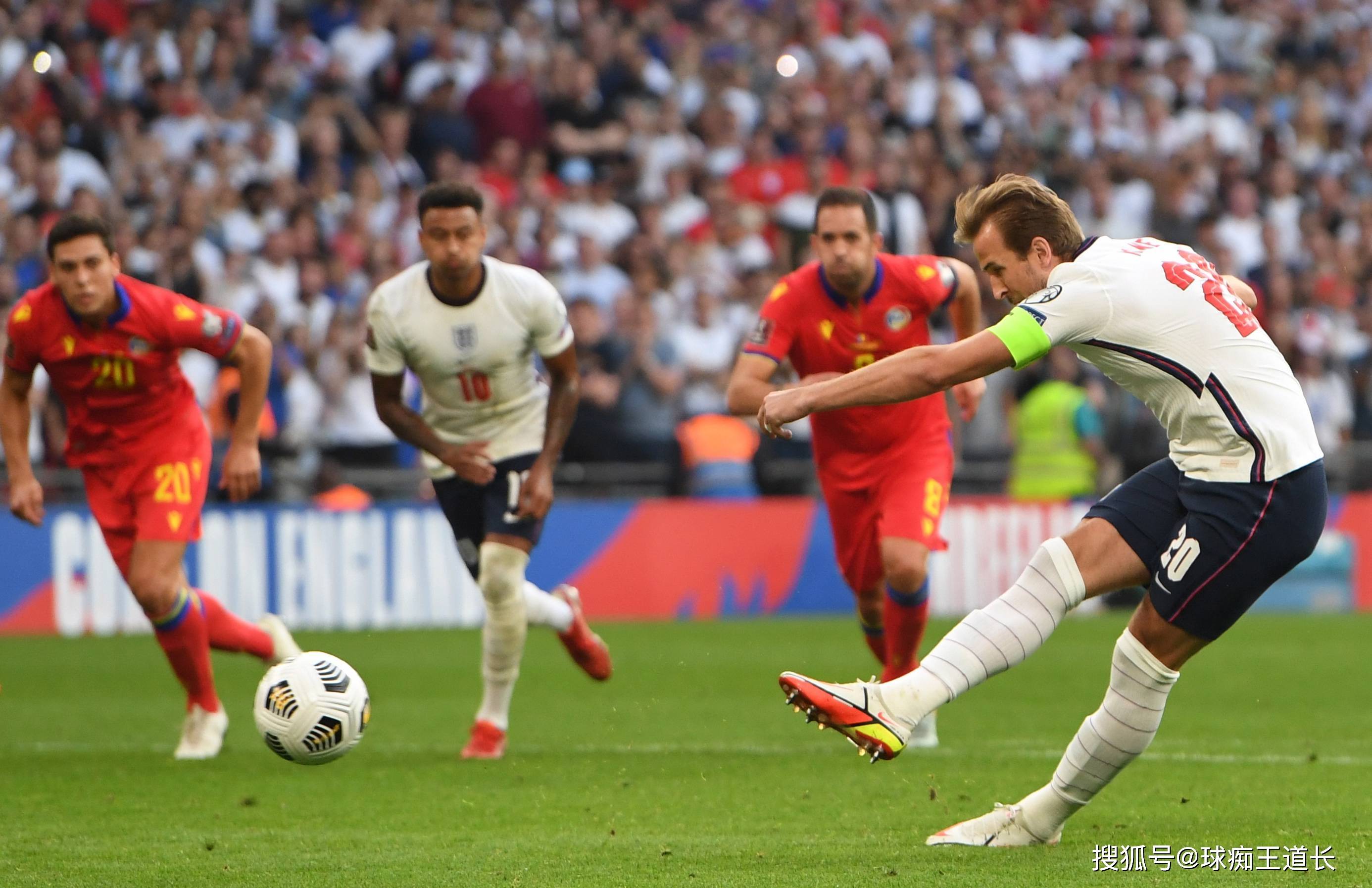 精彩的足球比赛让人心潮澎湃