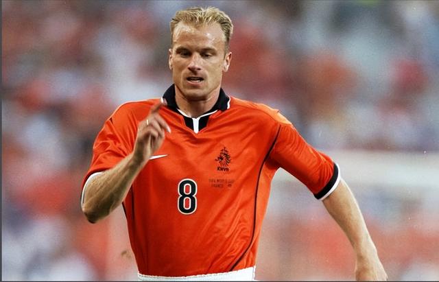 包含荷兰国家队遭遇连败，备战工作亟需调整的词条