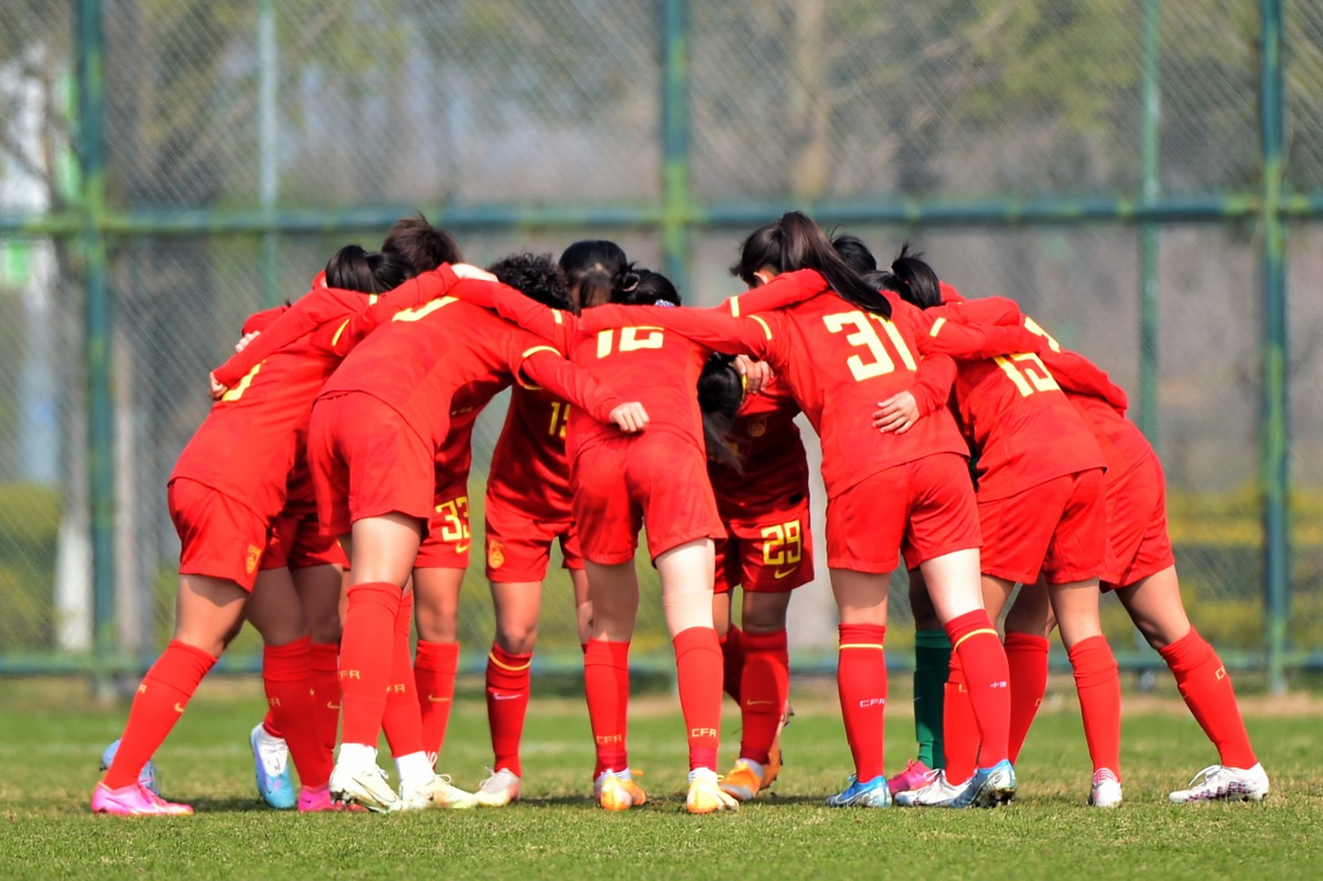 中国女足队备战东京奥运，队员训练状态良好