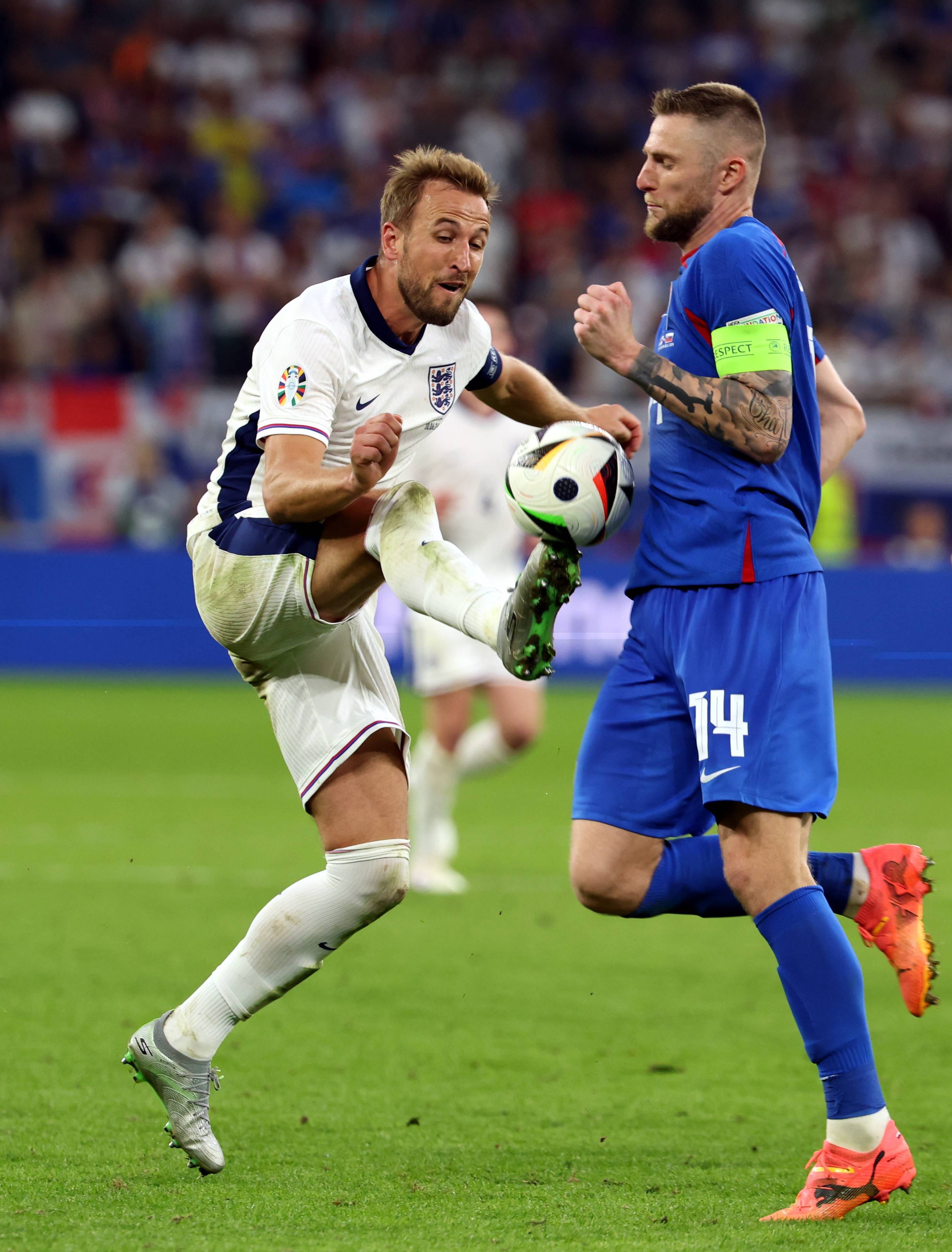 刺激不断！欧洲足球赛场上各路强队竞逐胜利的简单介绍