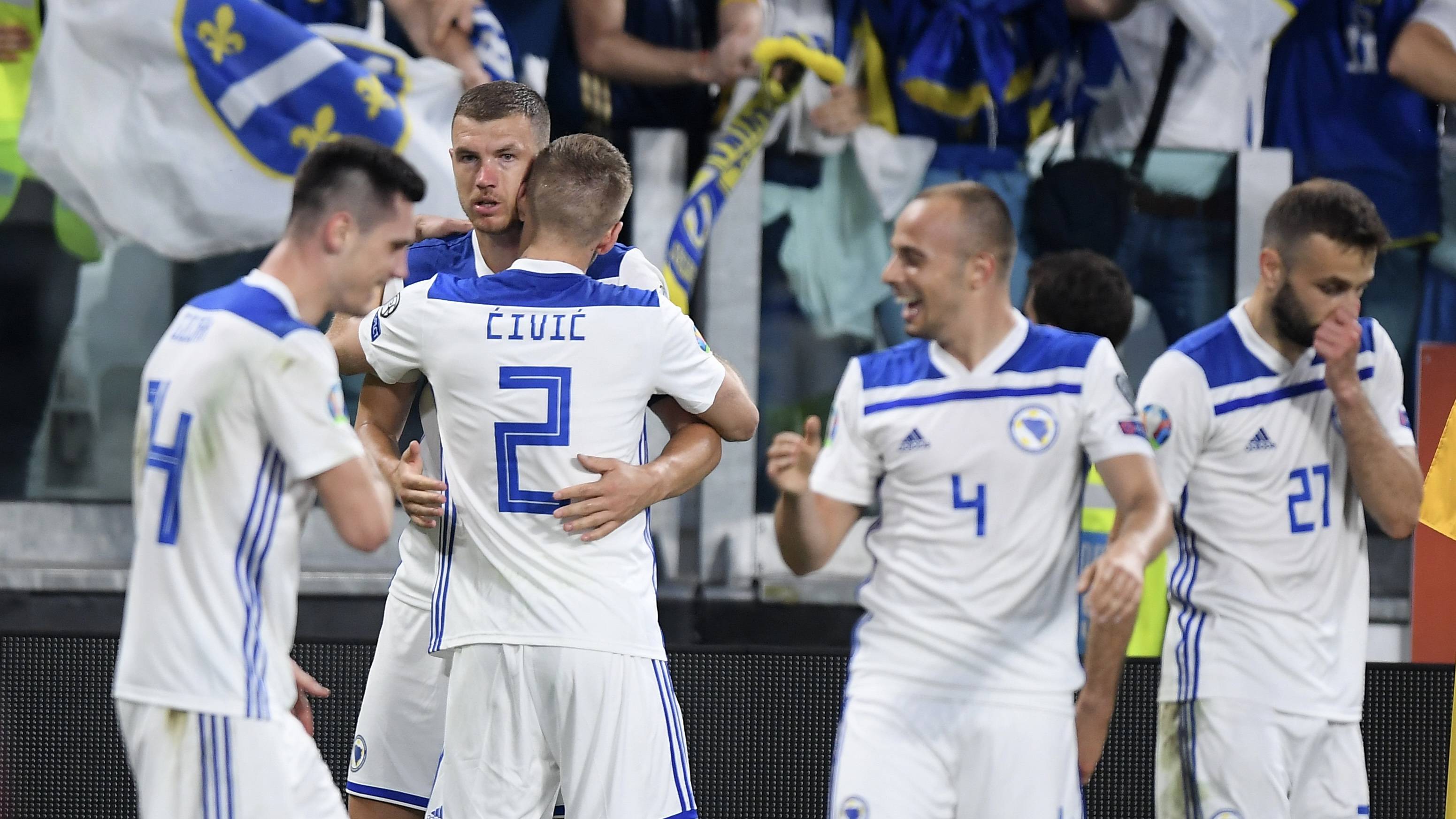 包含欧国联秋季赛事盛况：各球队实力拼搏的词条