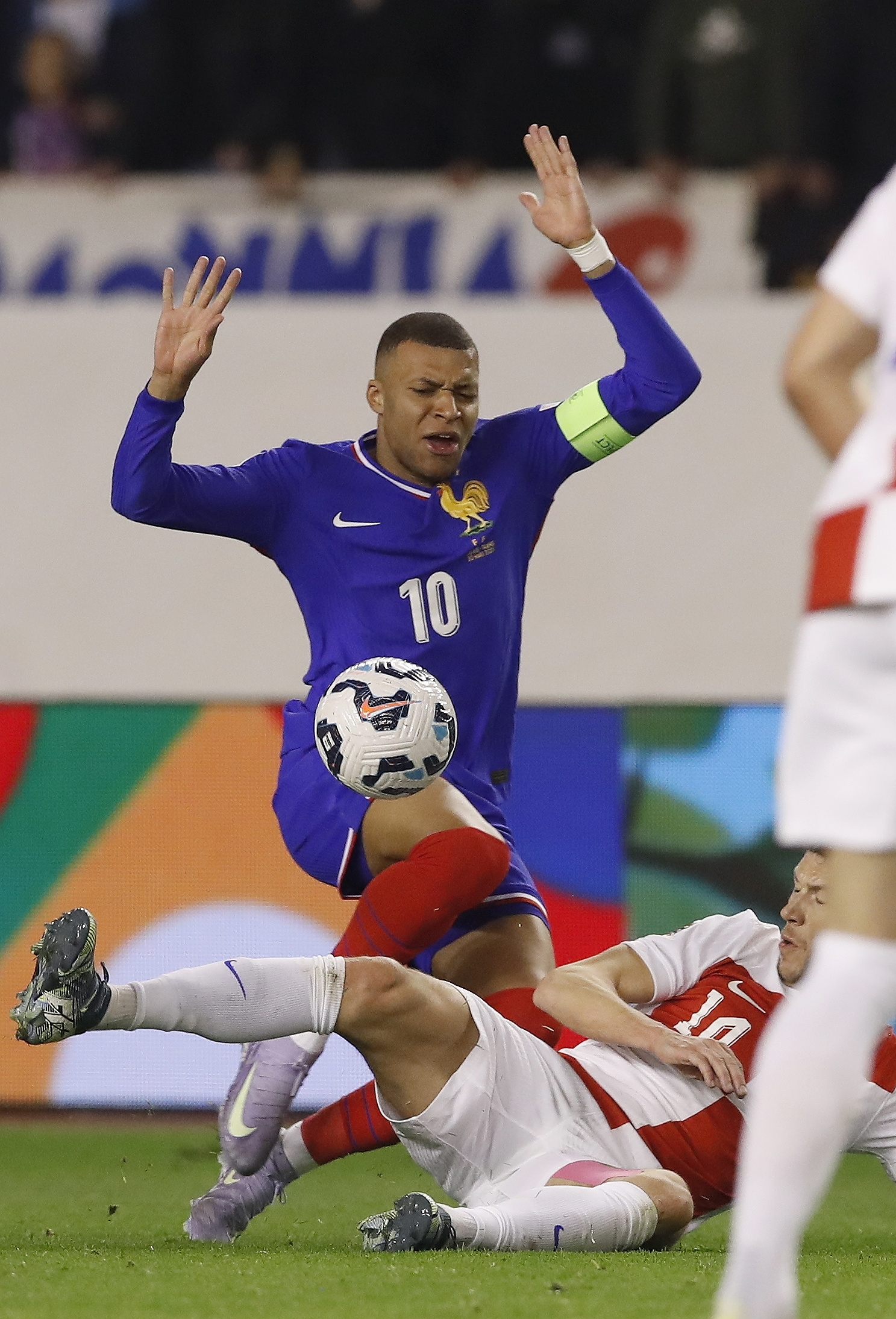 包含直布罗陀队在欧国联比赛中力克对手,取得胜利的词条 包含直布罗陀队在欧国联比赛中力克对手,取得胜利的词条