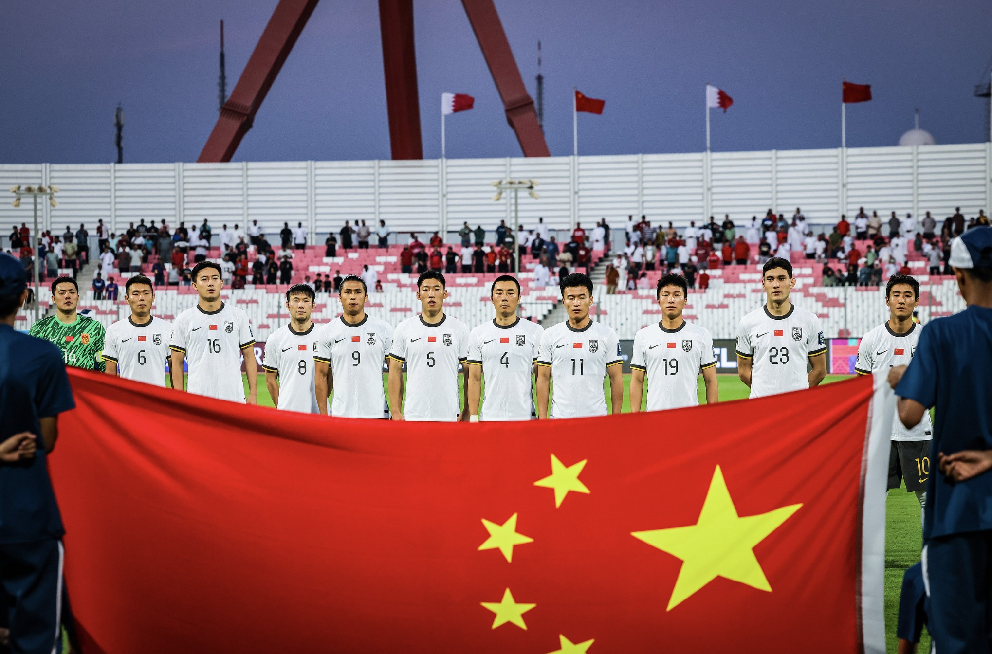 小组赛胜利后，马赛球迷欢欣鼓舞