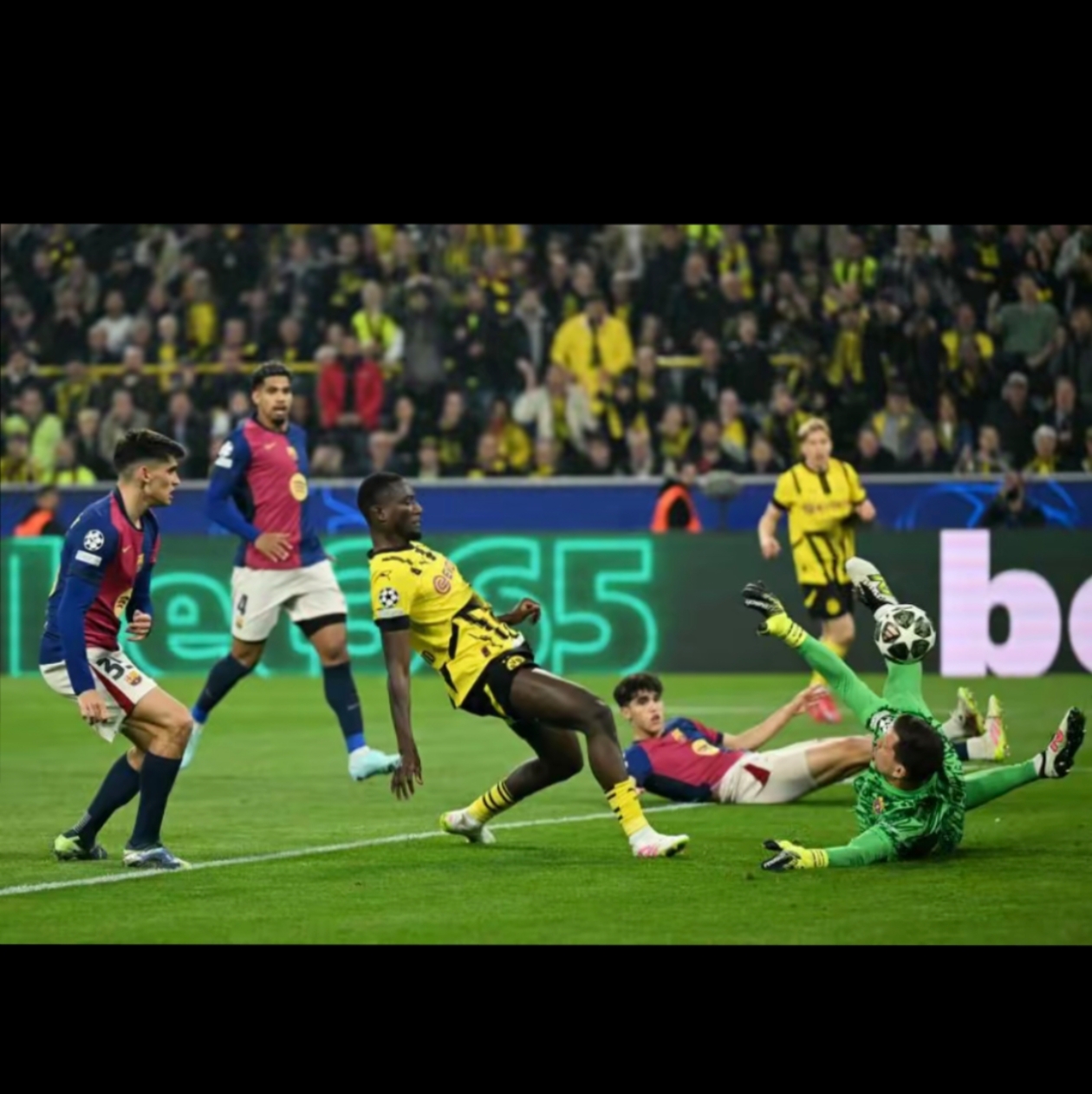 包含小组赛一触即发！巴萨、利物浦、皇马争霸的词条