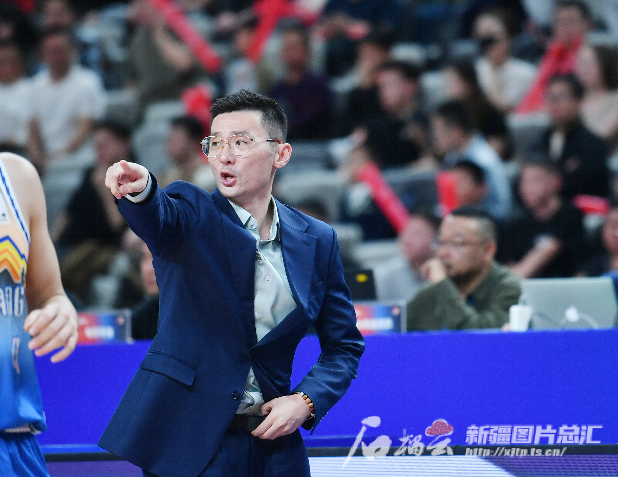 包含新疆队主场告捷，实力雄厚势不可挡的词条