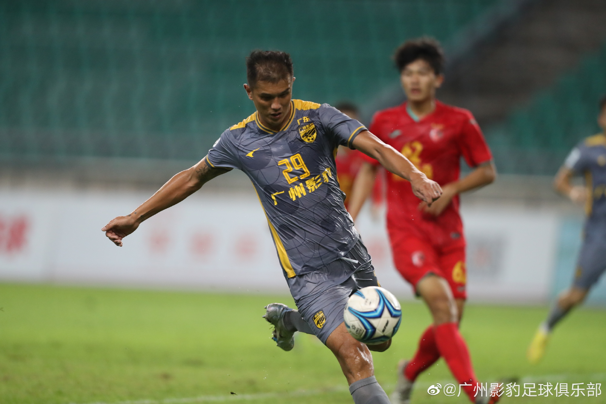 反击之战：广东日之泉对决广州城的简单介绍