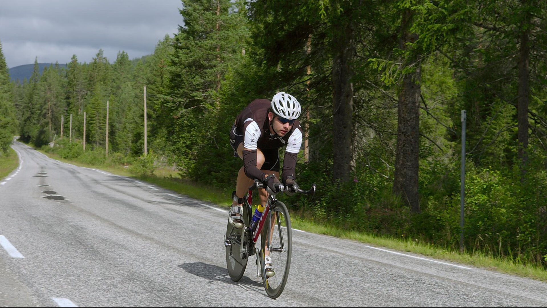 绿茵场上的北欧童话，苏格兰逆袭丹麦，意甲焦点战外的足球启示