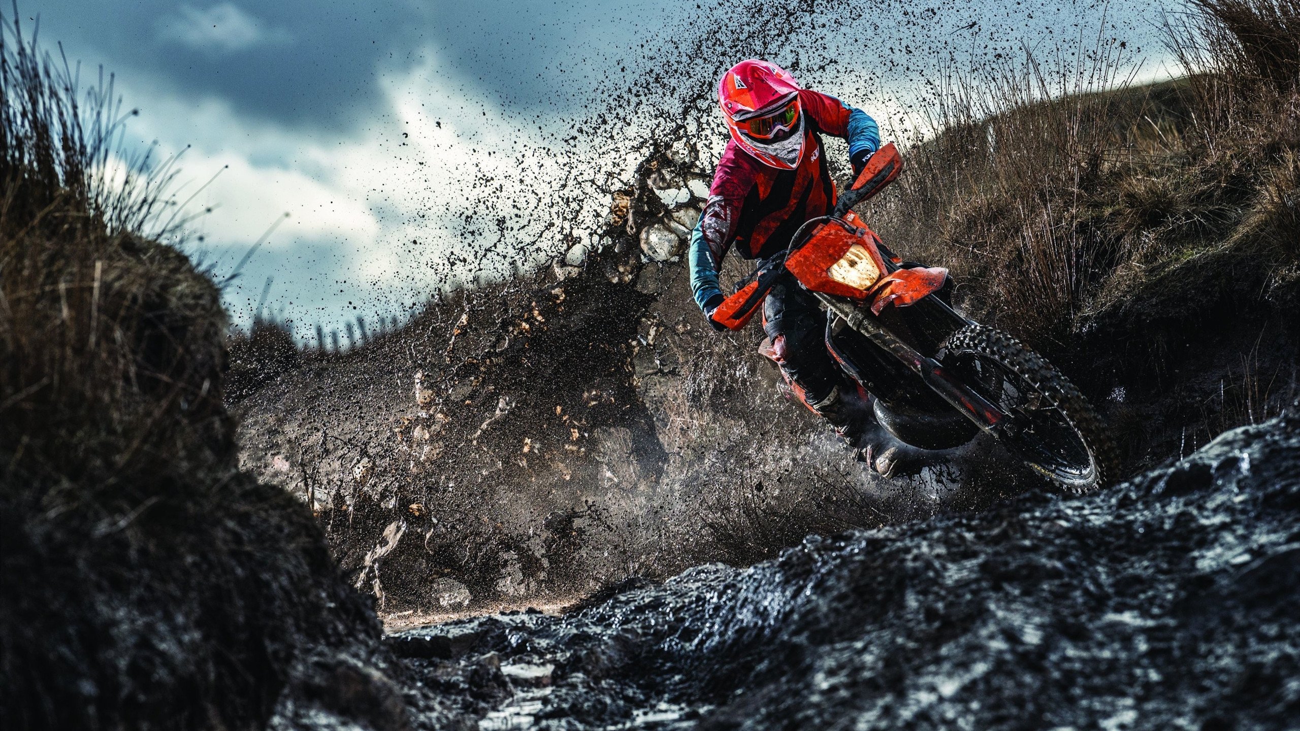 绿茵场与篮球馆的共振，当西甲德比遇上独行侠式的终结