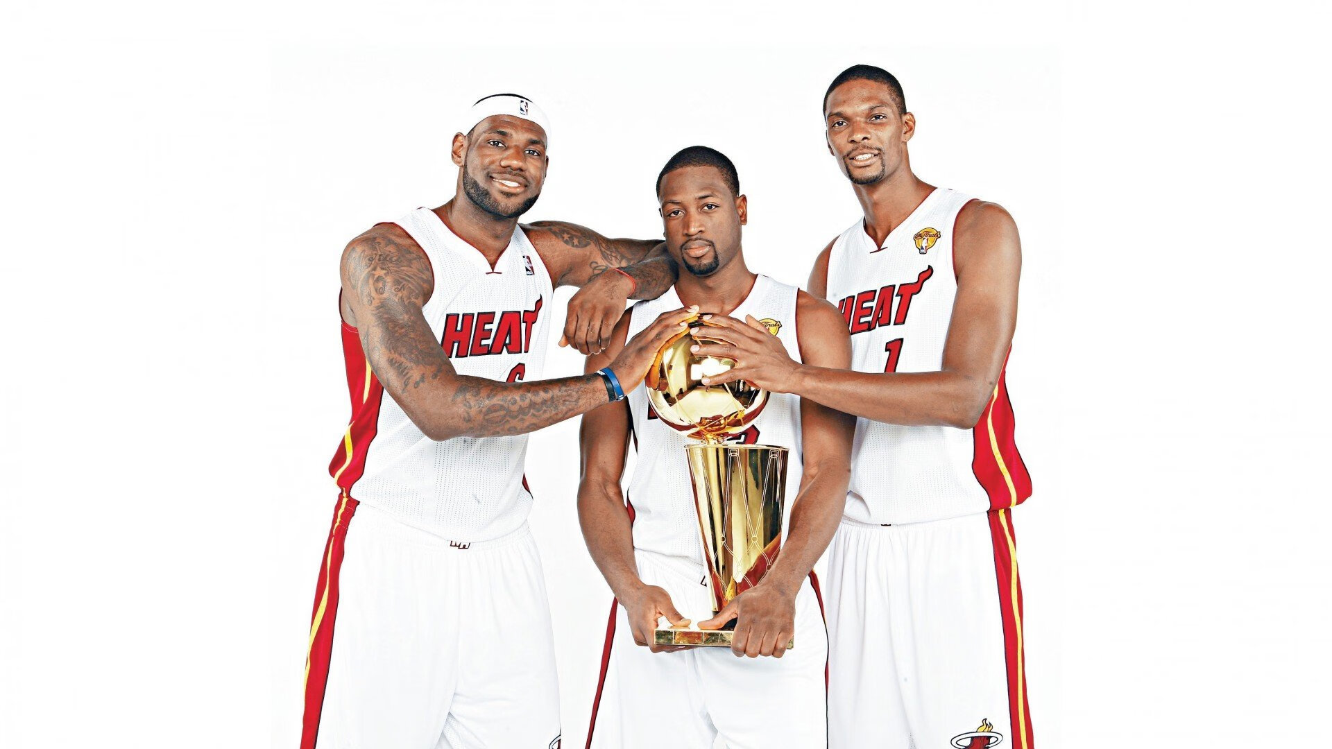 莱万独扛大旗，尤文惊险逆转里昂，一场定义领袖的胜利